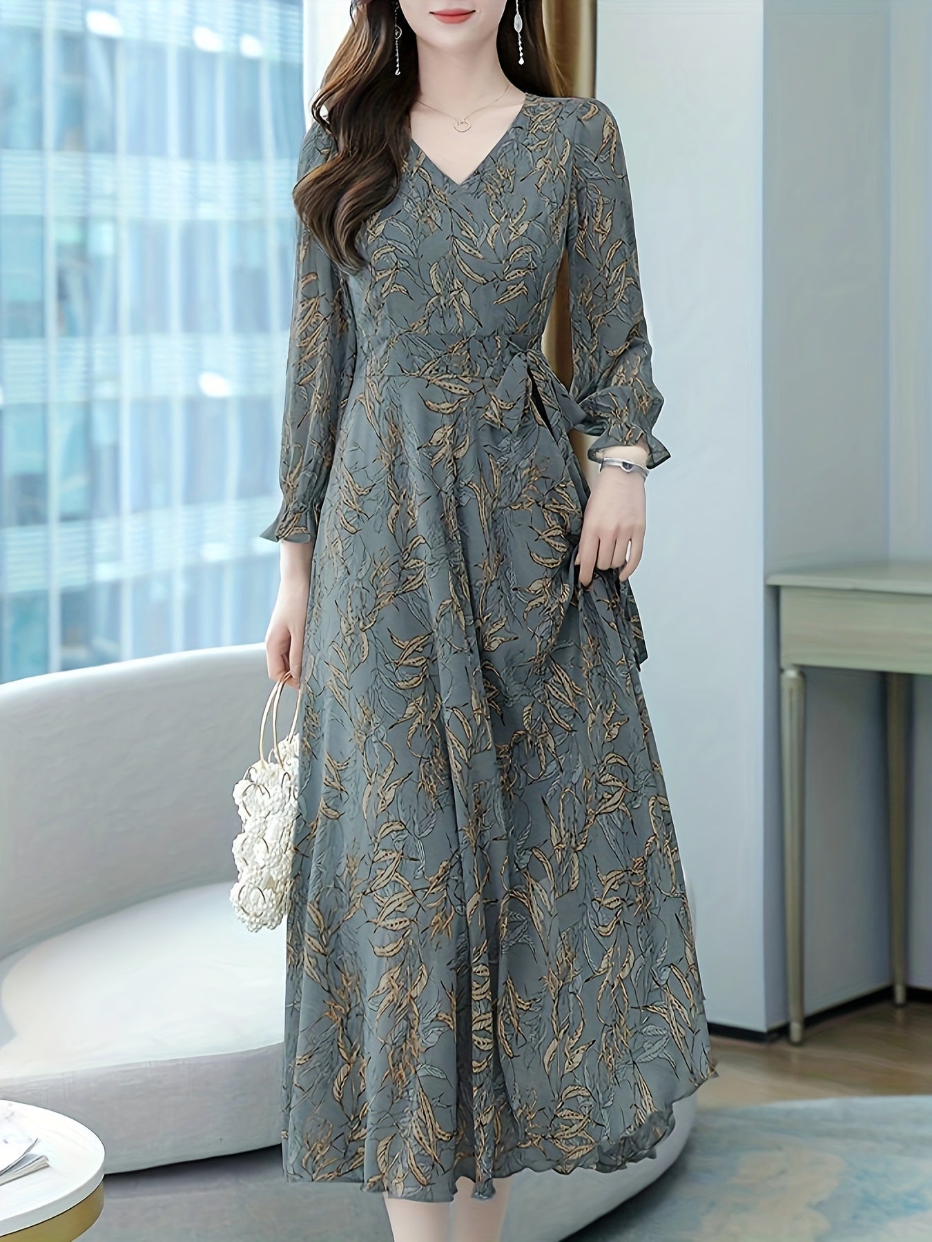 Vestido Maxi Elegante de Impresión de Hojas Verde Salvia para Mujeres con Escote en V, Manga Larga y Cintura con Lazo en Estilo Fluido