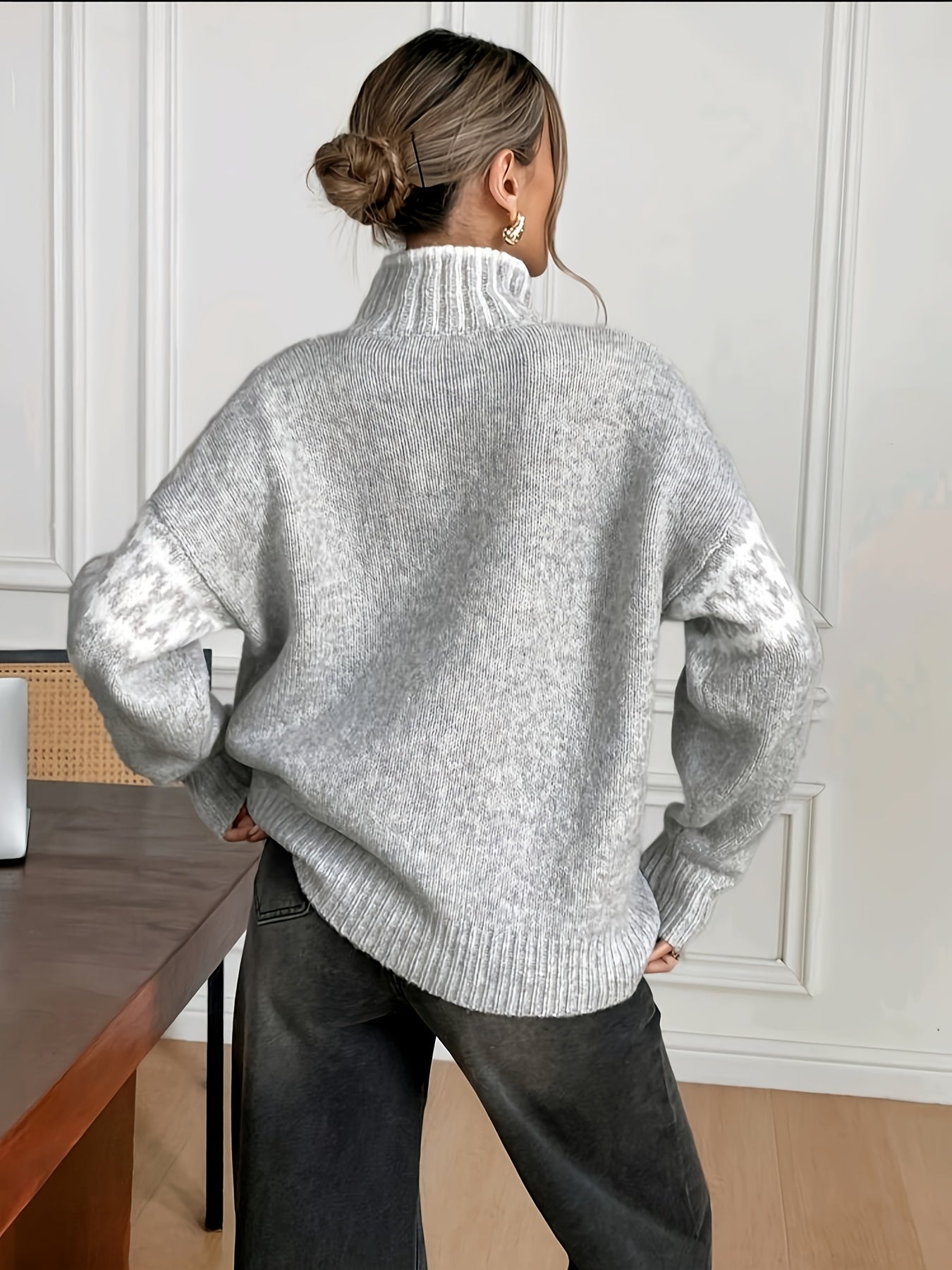 Suéter Gris Marlado Cómodo para Mujeres con Cuello Alto y Mangas Largas, Estilo Relajado y Oversized