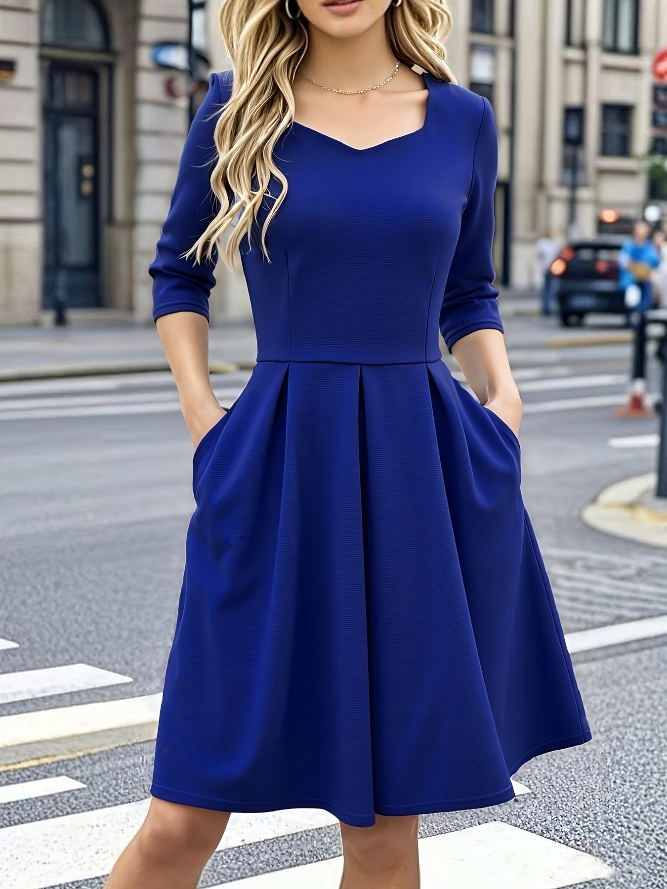 Elegante Vestido Midi Azul Real para Mujeres con Escote Corazón, Manga Codo, Estilo Plisado Ajustado y Acampanado