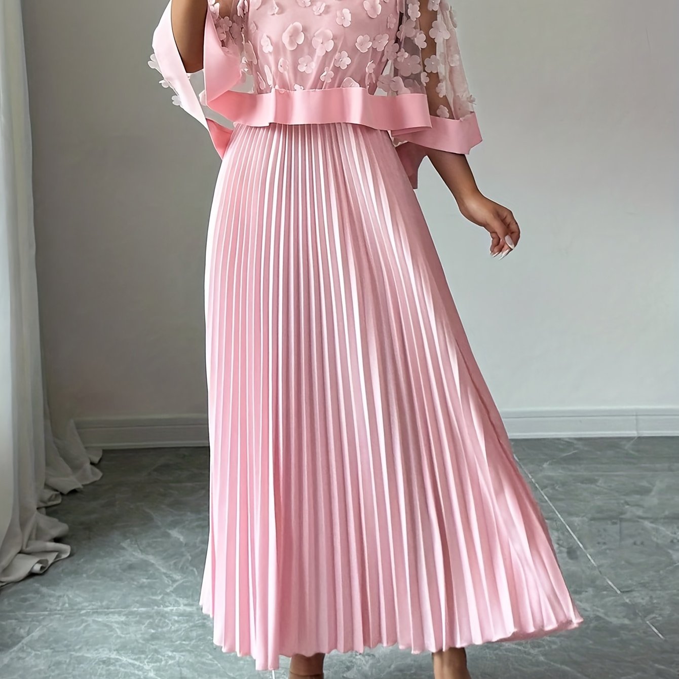 Elegante Vestido Largo Plisado Floral para Mujeres con Cuello Redondo y Manga Capa con Apliques, Estilo Formal para Invitadas de Boda