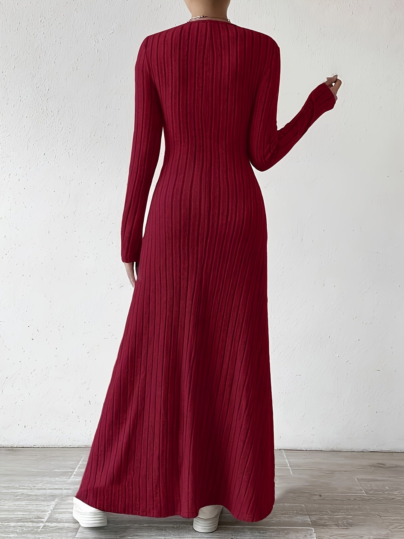 Elegante Vestido Largo de Punto Acanalado para Mujeres con Escote en V y Manga Larga Ajustado y Fluido