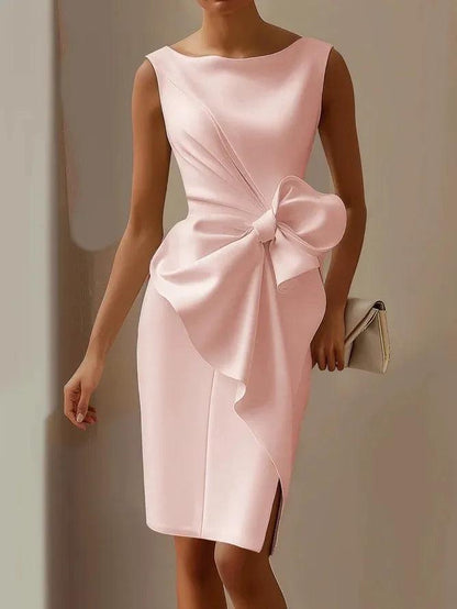 Vestido Elegante de Satén Ajustado para Mujeres con Escote Barco, Sin Mangas, Detalle de Lazo y Abertura Lateral Estilo Cóctel