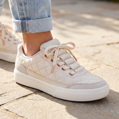 Zapatillas Cómodas para Mujeres con Panel de Ante Acolchado y Estilo Bajo con Suela de Copa