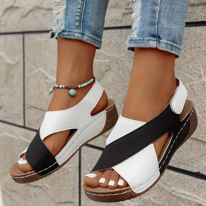 Sandalias de cuña elegantes para mujeres con tira cruzada y punta abierta, estilo slip-on con plataforma