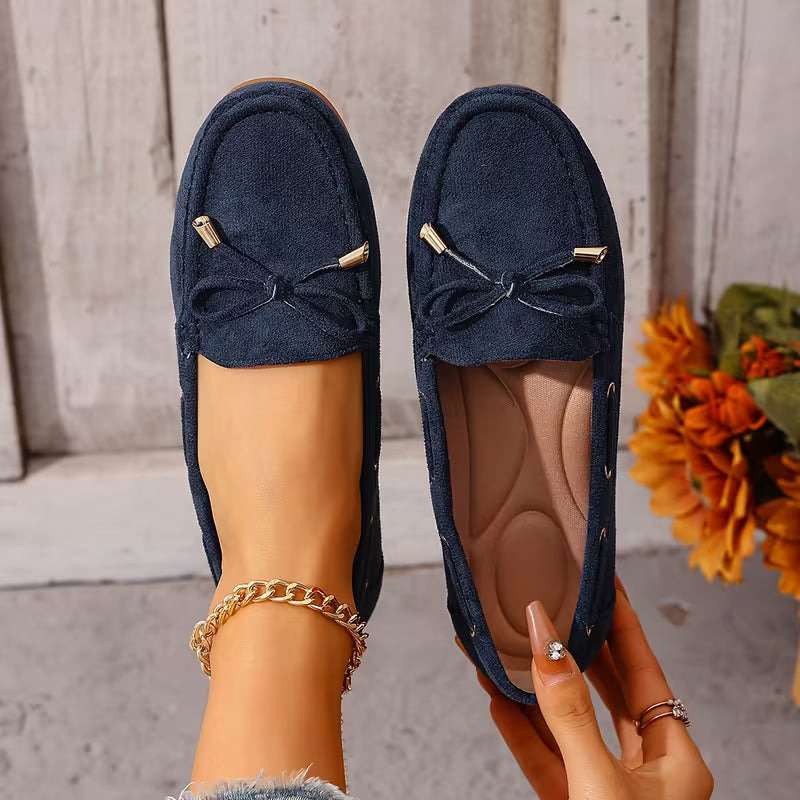Mocasines cómodos para mujeres con detalle de lazo y ribete de tachuelas, estilo plano y fácil de poner