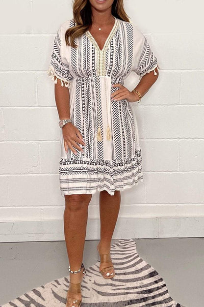 Vestido Kaftán de Estampado Tribal sin Esfuerzo para Mujeres con Escote en V, Manga Corta y Flecos Estilo Boho