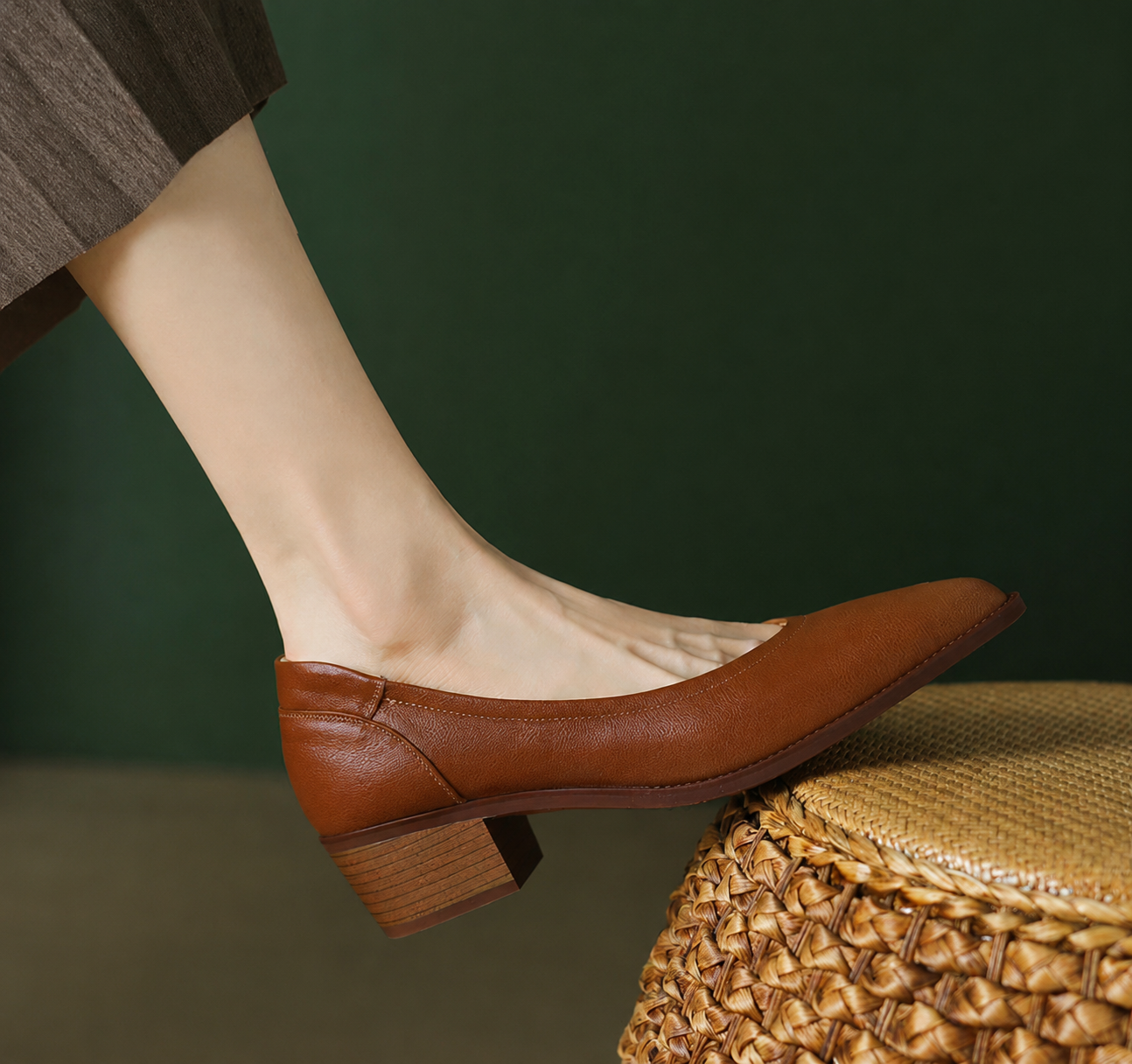 Elegante Zapato de Tacón Bloque de Cuero para Mujeres con Punta Afilar Deslizante Estilo Casual en Corte en V