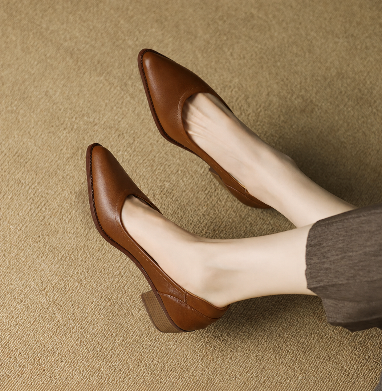 Elegante Zapato de Tacón Bloque de Cuero para Mujeres con Punta Afilar Deslizante Estilo Casual en Corte en V