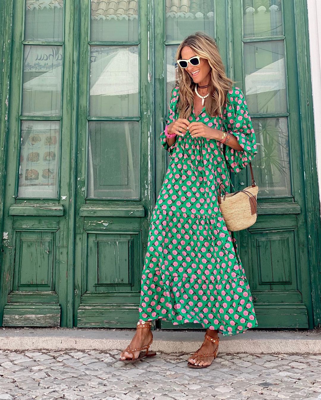 Vestido Maxi Floral Sin Esfuerzo para Mujeres con Escote en V, Manga de Campana, Volantes en Capas y Estilo Bohemio