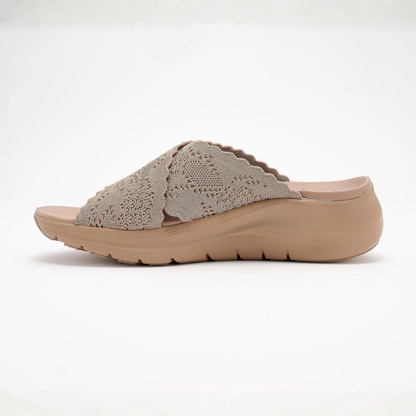 Sandalias deslizantes cómodas para mujeres con tiras cruzadas de punto y suela de plataforma acolchada