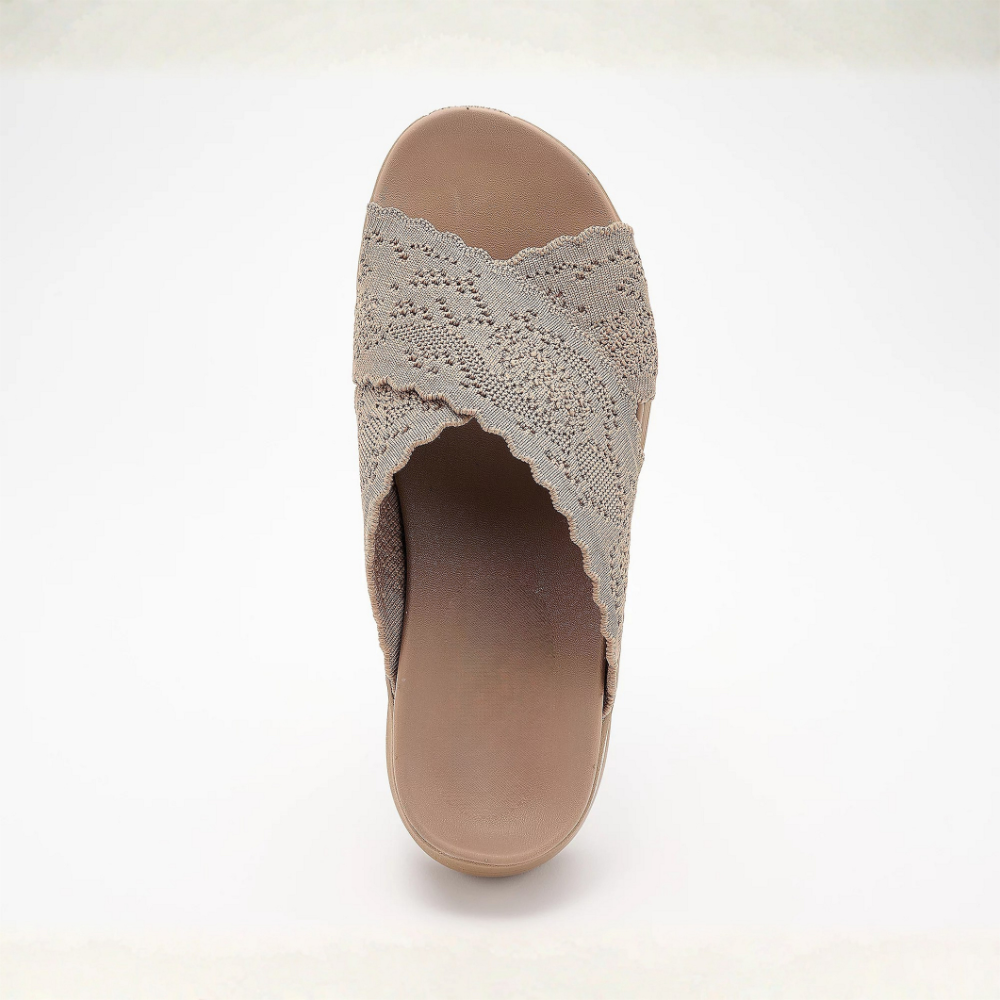 Sandalias deslizantes cómodas para mujeres con tiras cruzadas de punto y suela de plataforma acolchada