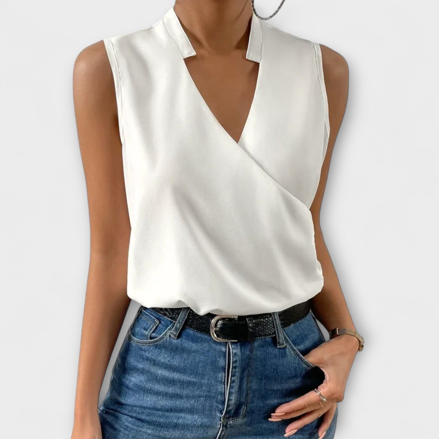 Blusa Elegante de Satén para Mujeres con Escote en V, Sin Mangas y Estilo Drapado