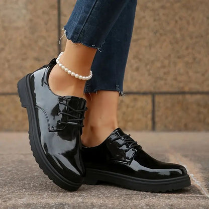 Zapatos cómodos negros con cordones para mujer con acabado brillante, punta redonda y tacón bajo estilo bloque