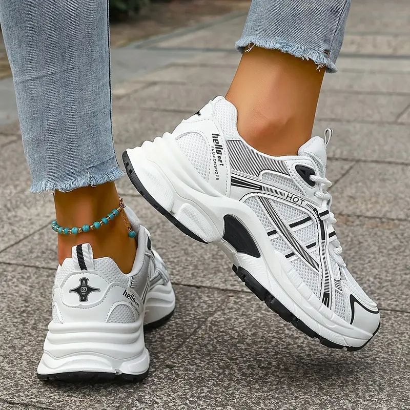 Zapatillas Cómodas para Mujeres con Panel de Malla, Cordones y Suela Chunky de Estilo Retro