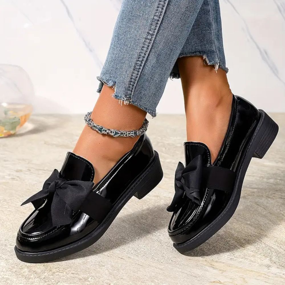 Mocasines Cómodos para Mujeres con Detalle de Lazo Acabado Brillante Tacón Bajo Estilo Slip On