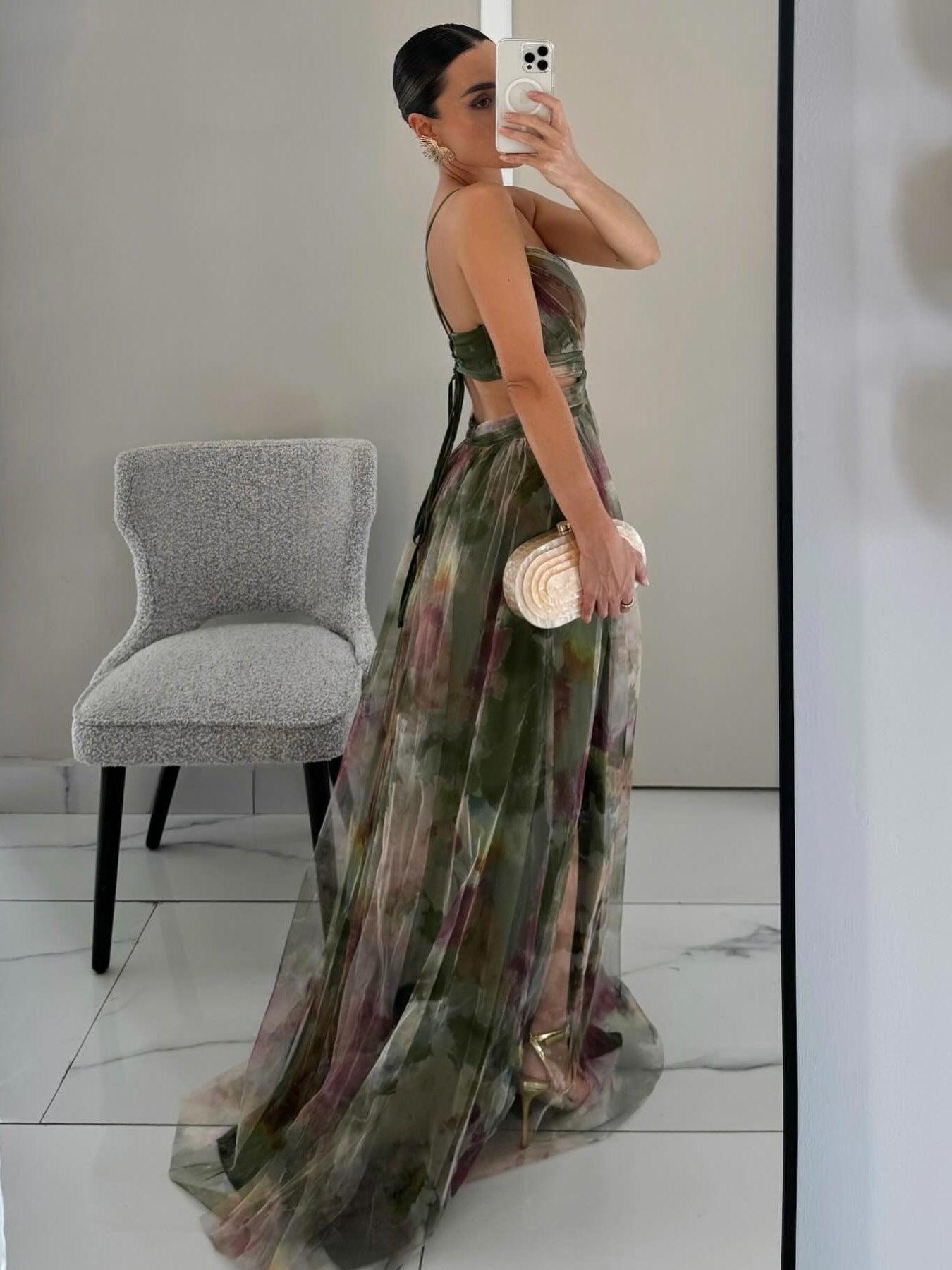 Vestido Maxi Floral Acuarela Sin Esfuerzo para Mujeres con Escote en V, Tirantes Espagueti, Cintura Cruzada y Estilo Fluido de Alta Fisura
