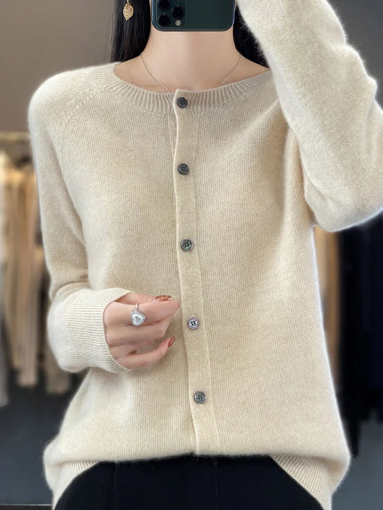 Suéter Cardigan Cómodo para Mujeres con Cuello Redondo, Manga Larga, Botones en la Parte Frontal y Estilo Relajado de Punto