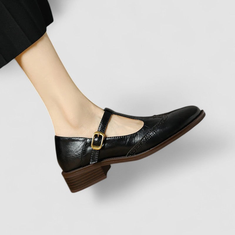 Zapato Mary Jane de Cuero Elegante para Mujeres con T Strap, Hebilla y Estilo Brogue con Punta de Ala