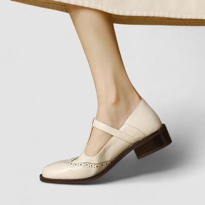 Zapato Mary Jane de Cuero Elegante para Mujeres con T Strap, Hebilla y Estilo Brogue con Punta de Ala