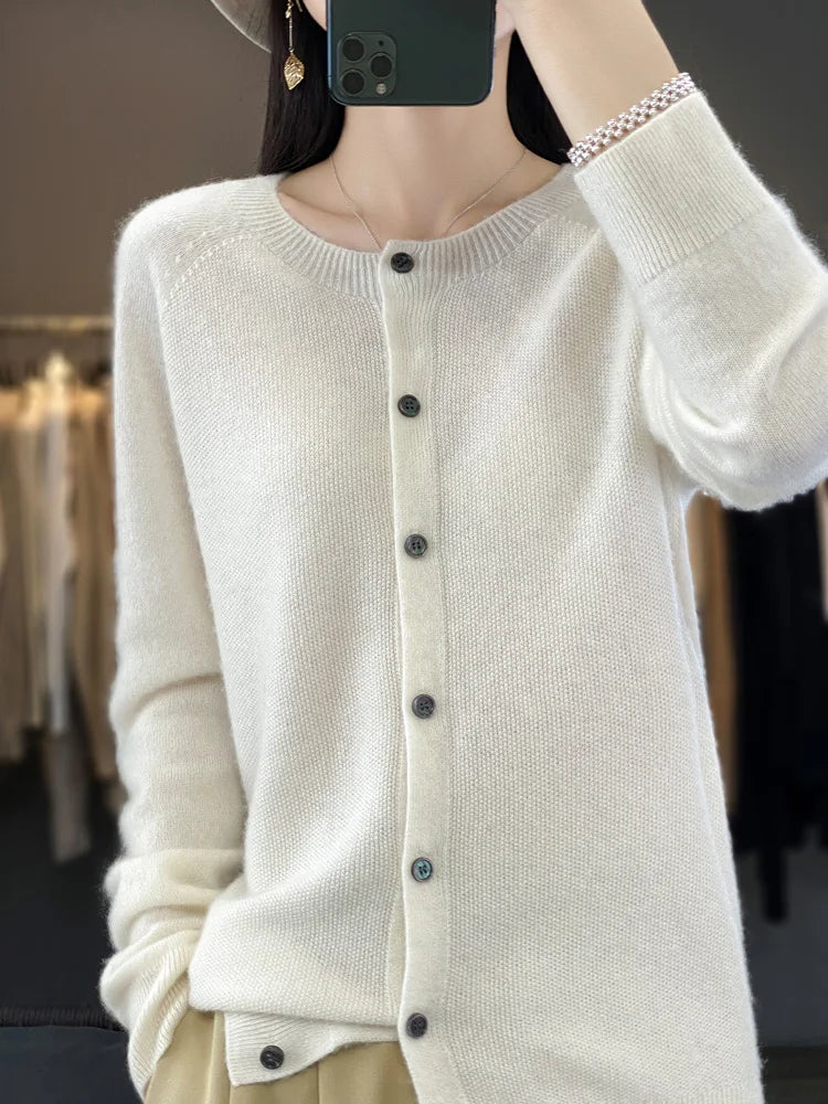 Suéter Cardigan Cómodo para Mujeres con Cuello Redondo, Manga Larga, Botones en la Parte Frontal y Estilo Relajado de Punto