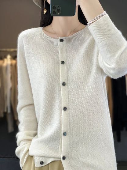Suéter Cardigan Cómodo para Mujeres con Cuello Redondo, Manga Larga, Botones en la Parte Frontal y Estilo Relajado de Punto