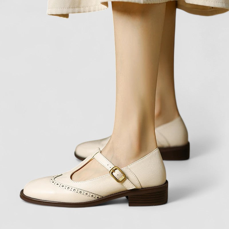 Zapato Mary Jane de Cuero Elegante para Mujeres con T Strap, Hebilla y Estilo Brogue con Punta de Ala