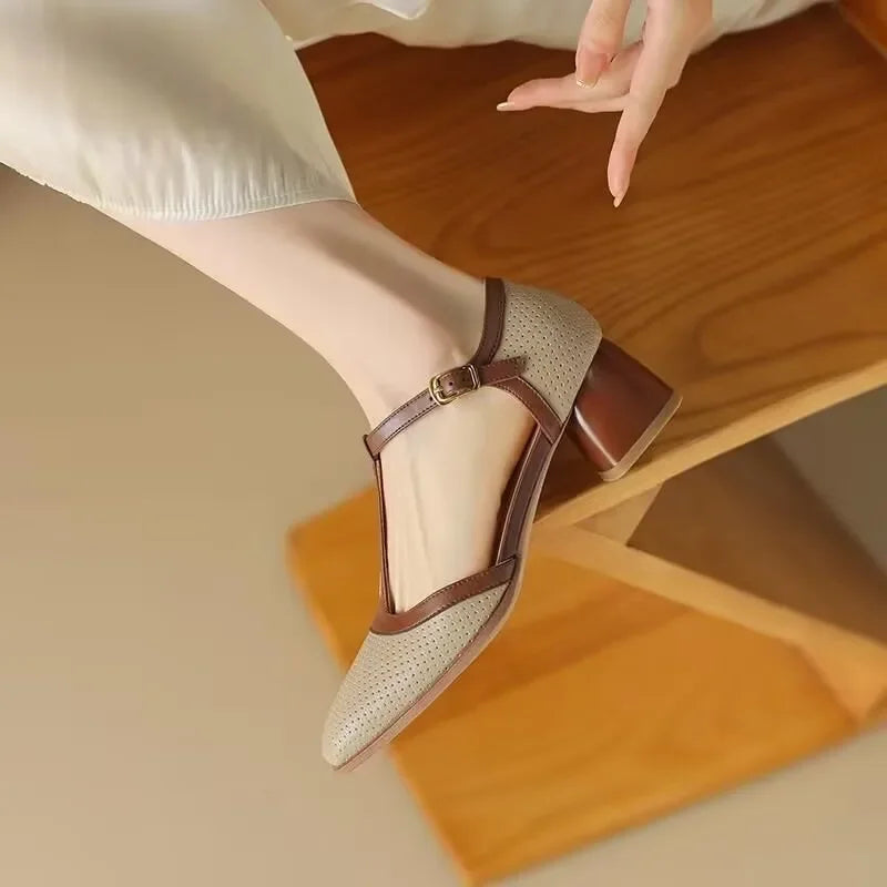 Elegantes Tacones Mary Jane de Cuero Perforado para Mujeres con Punta Cuadrada y Estilo de T Strap con Hebilla y Tacón Bloque