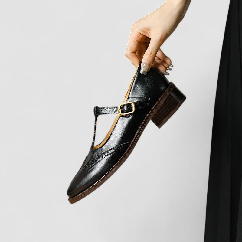 Zapato Mary Jane de Cuero Elegante para Mujeres con T Strap, Hebilla y Estilo Brogue con Punta de Ala