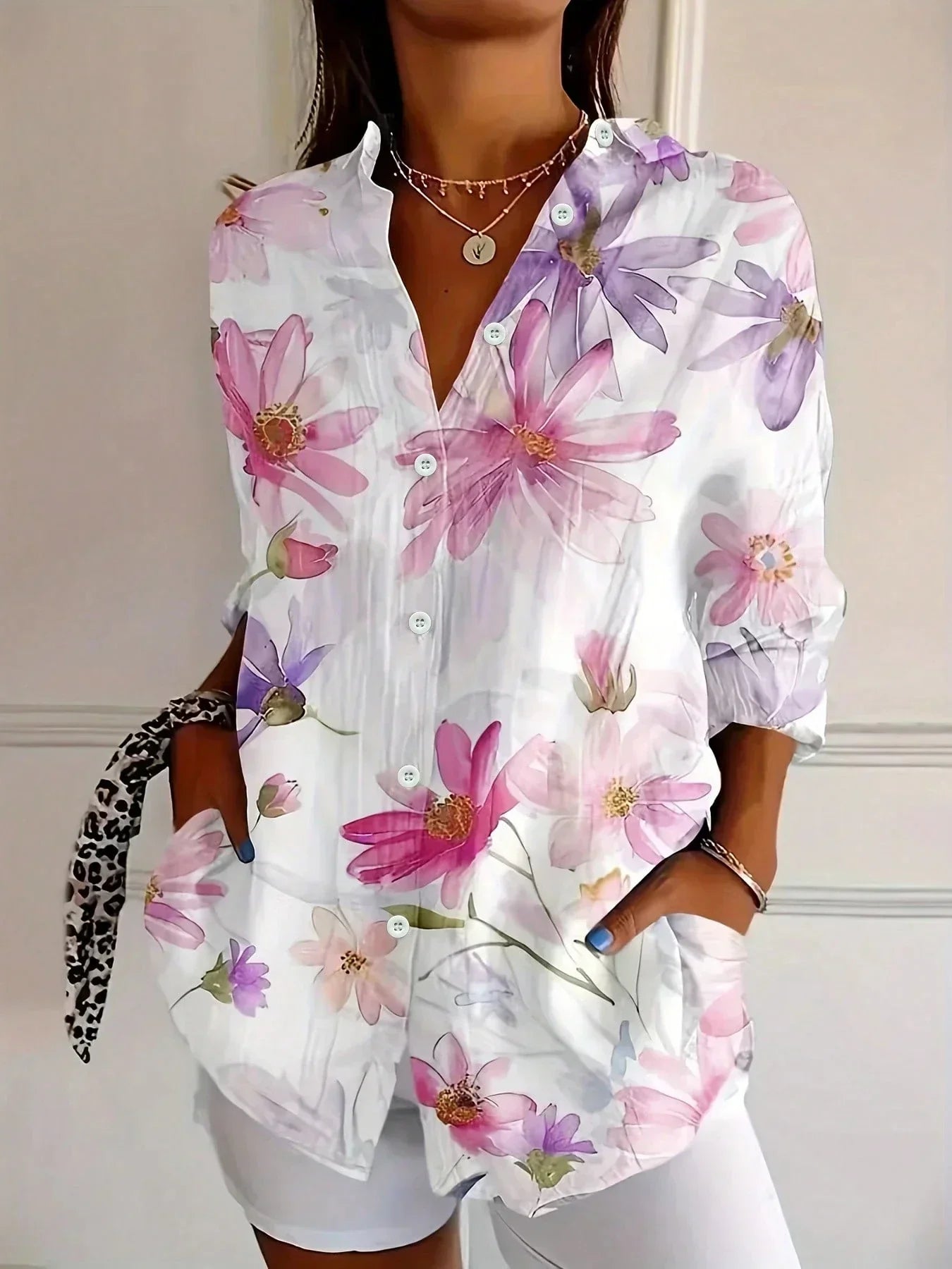 Blusa Floral Impresa Sin Esfuerzo para Mujeres con Cuello, Manga Larga, Botones en la Parte Frontal, Estilo Relajado