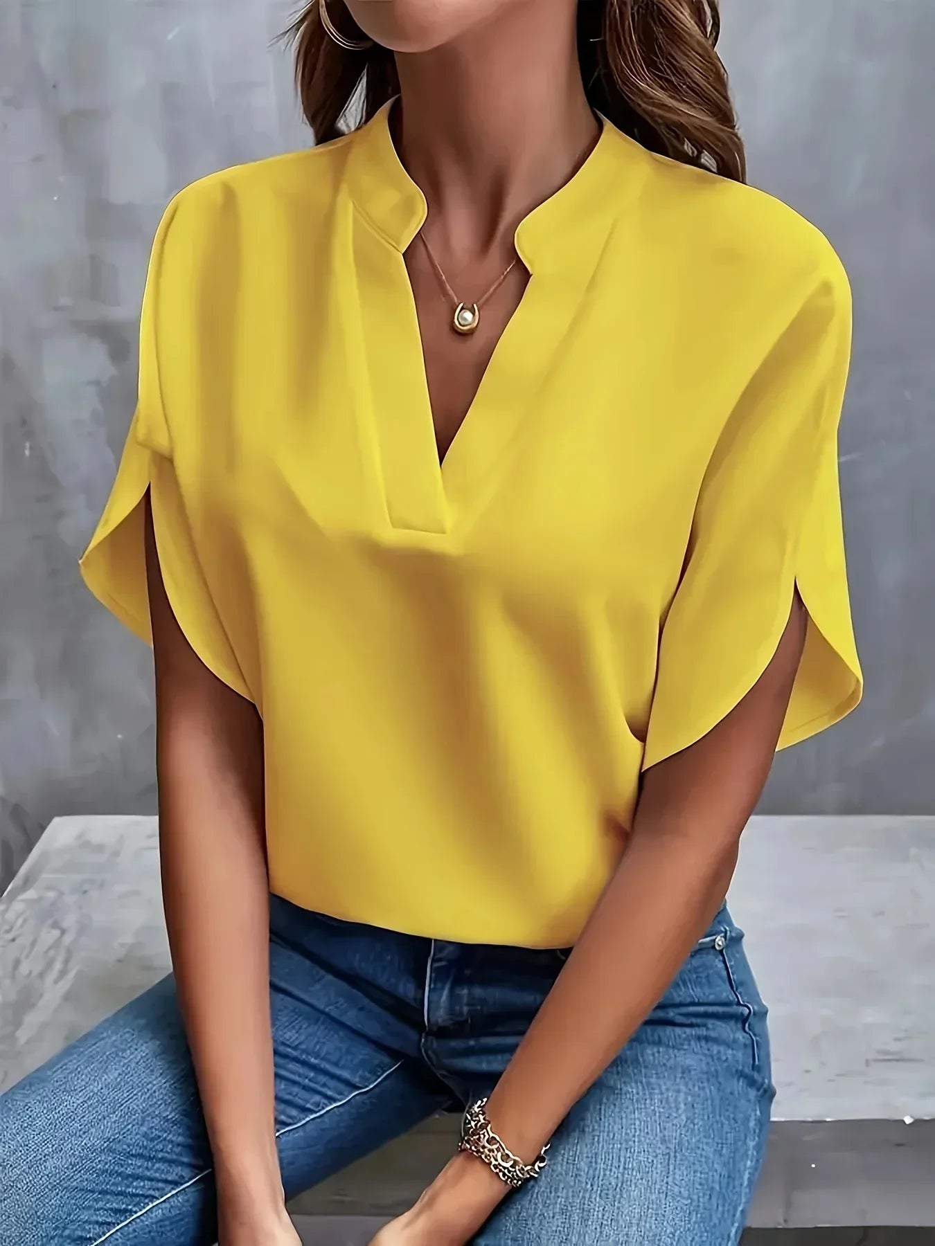 Blusa de Chifón Sin Esfuerzo para Mujeres con Cuello en V y Mangas con Volantes, Estilo Relajado y Fluido