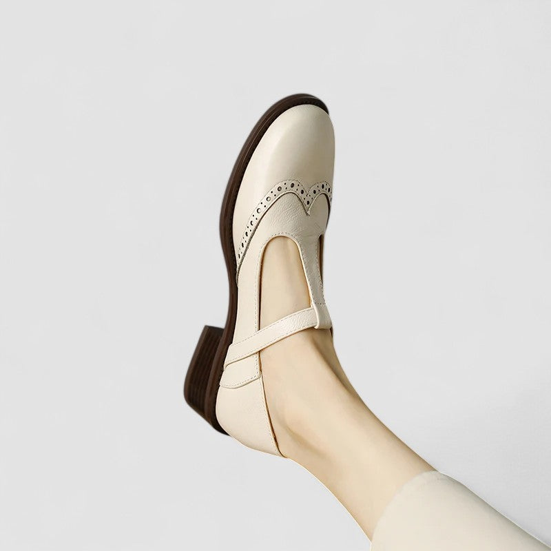 Zapato Mary Jane de Cuero Elegante para Mujeres con T Strap, Hebilla y Estilo Brogue con Punta de Ala