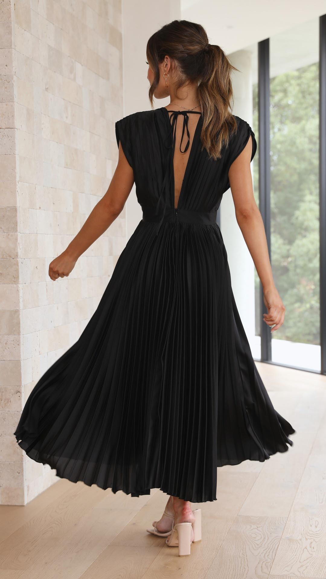 Vestido Midi de Satén Plisado Elegante para Mujeres con Escote en V, Manga Capa y Cintura Ajustada