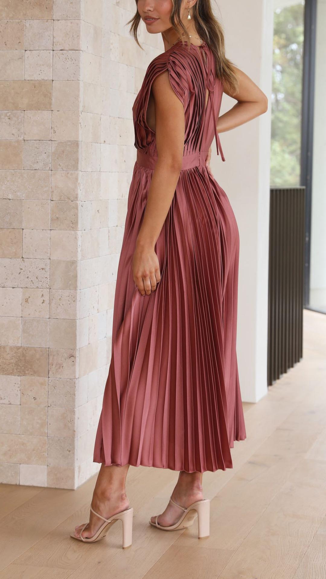 Vestido Midi de Satén Plisado Elegante para Mujeres con Escote en V, Manga Capa y Cintura Ajustada
