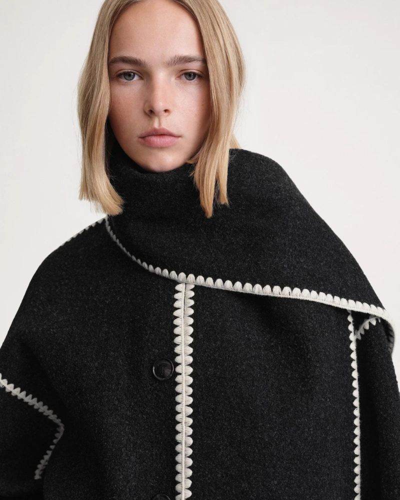 Elegante Capa de Lana para Mujeres con Cuello de Bufanda, Manga Larga, Costura a Mano y Flecos en Estilo Oversized