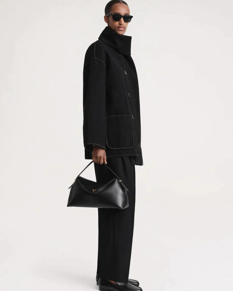 Elegante Capa de Lana para Mujeres con Cuello de Bufanda, Manga Larga, Costura a Mano y Flecos en Estilo Oversized