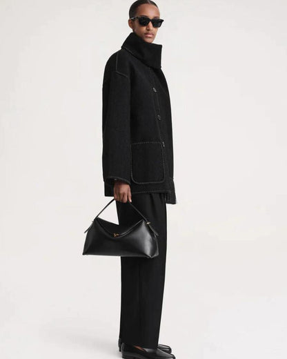 Elegante Capa de Lana para Mujeres con Cuello de Bufanda, Manga Larga, Costura a Mano y Flecos en Estilo Oversized