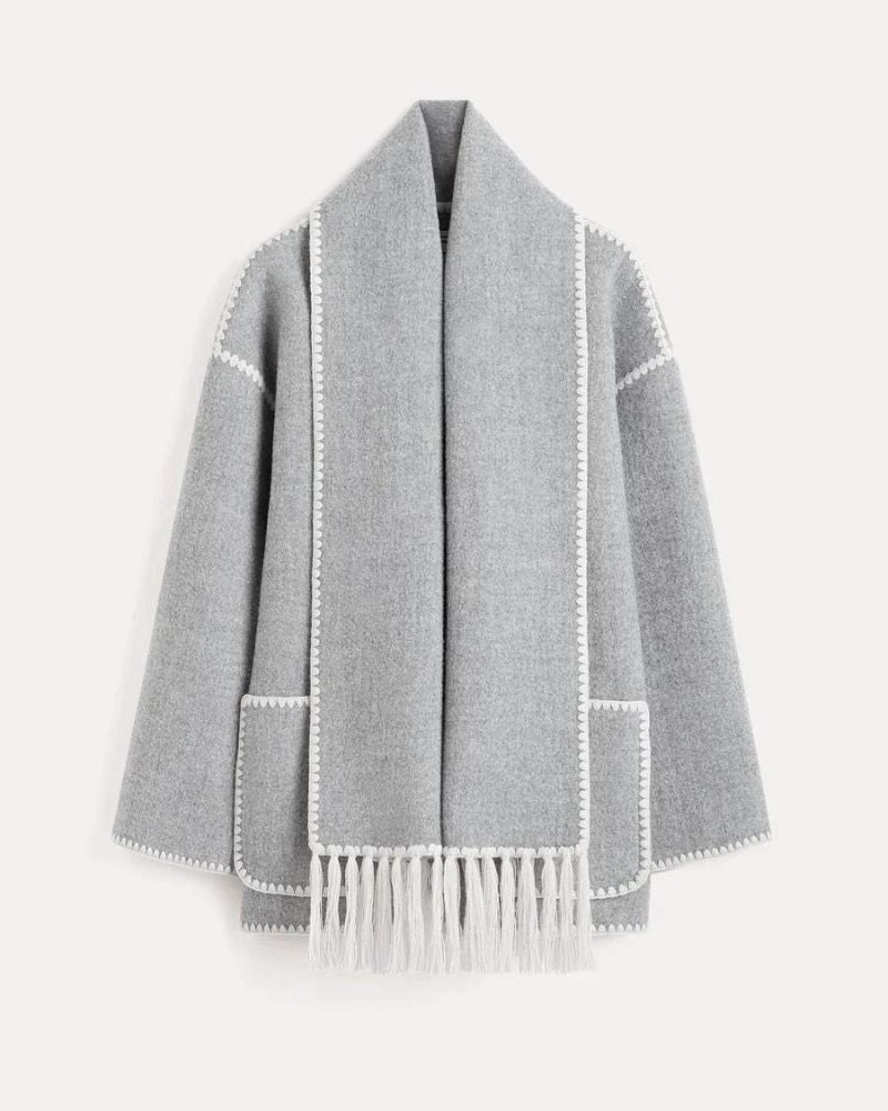 Elegante Capa de Lana para Mujeres con Cuello de Bufanda, Manga Larga, Costura a Mano y Flecos en Estilo Oversized