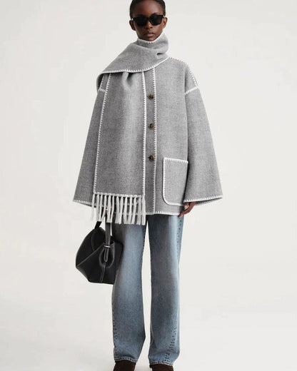Elegante Capa de Lana para Mujeres con Cuello de Bufanda, Manga Larga, Costura a Mano y Flecos en Estilo Oversized