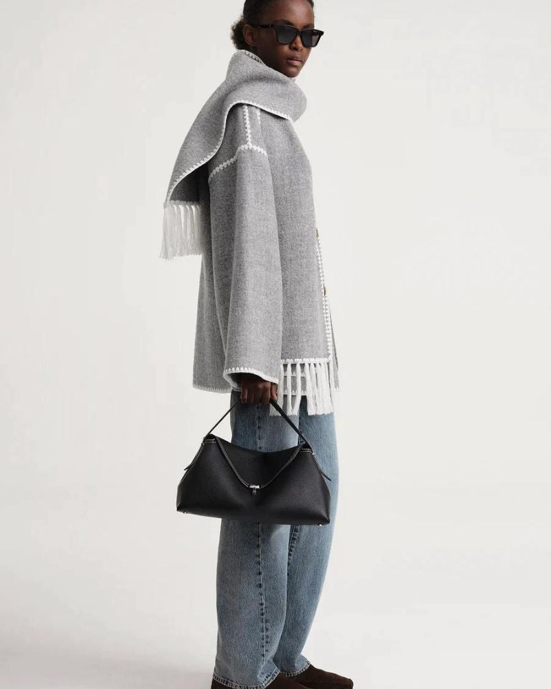 Elegante Capa de Lana para Mujeres con Cuello de Bufanda, Manga Larga, Costura a Mano y Flecos en Estilo Oversized