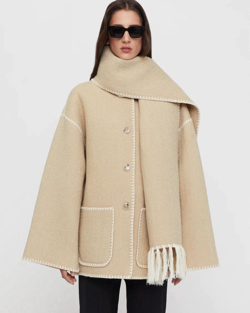 Elegante Capa de Lana para Mujeres con Cuello de Bufanda, Manga Larga, Costura a Mano y Flecos en Estilo Oversized