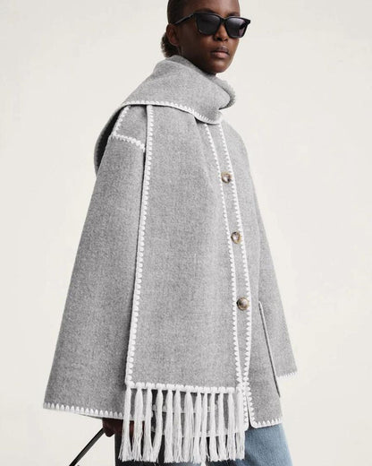 Elegante Capa de Lana para Mujeres con Cuello de Bufanda, Manga Larga, Costura a Mano y Flecos en Estilo Oversized