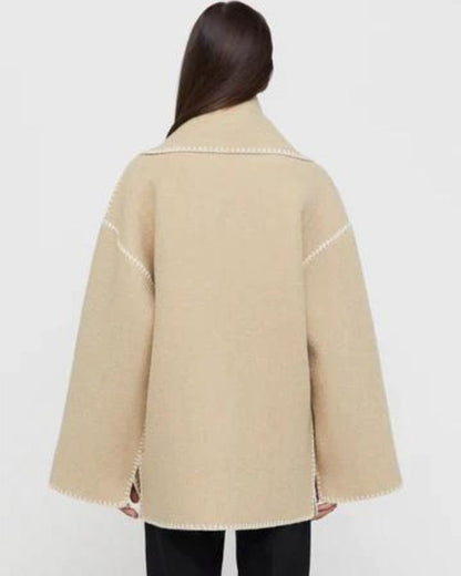 Elegante Capa de Lana para Mujeres con Cuello de Bufanda, Manga Larga, Costura a Mano y Flecos en Estilo Oversized