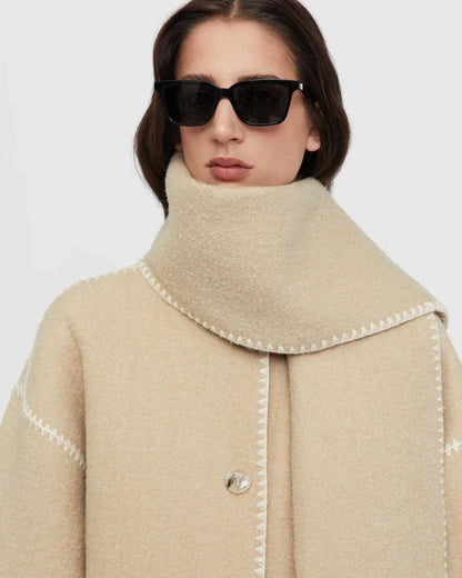 Elegante Capa de Lana para Mujeres con Cuello de Bufanda, Manga Larga, Costura a Mano y Flecos en Estilo Oversized