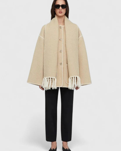 Elegante Capa de Lana para Mujeres con Cuello de Bufanda, Manga Larga, Costura a Mano y Flecos en Estilo Oversized