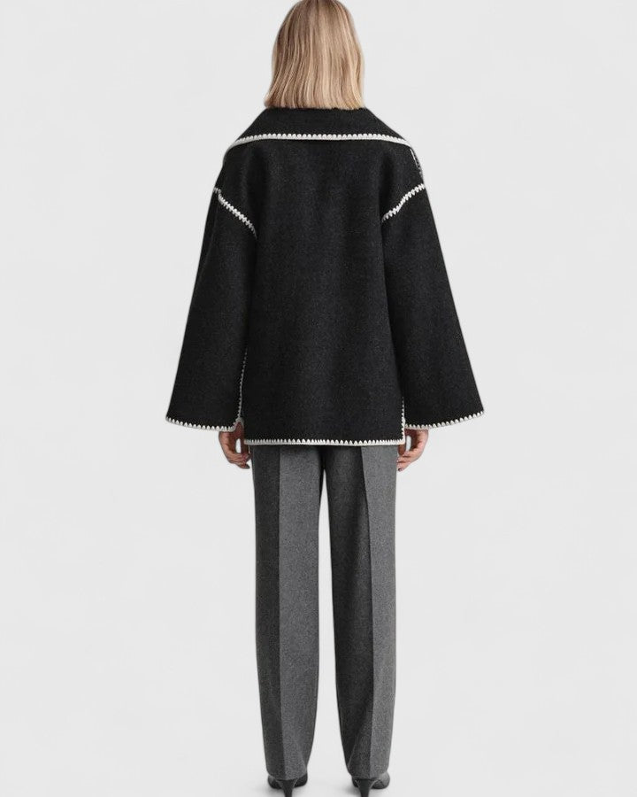 Elegante Capa de Lana para Mujeres con Cuello de Bufanda, Manga Larga, Costura a Mano y Flecos en Estilo Oversized