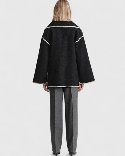 Elegante Capa de Lana para Mujeres con Cuello de Bufanda, Manga Larga, Costura a Mano y Flecos en Estilo Oversized