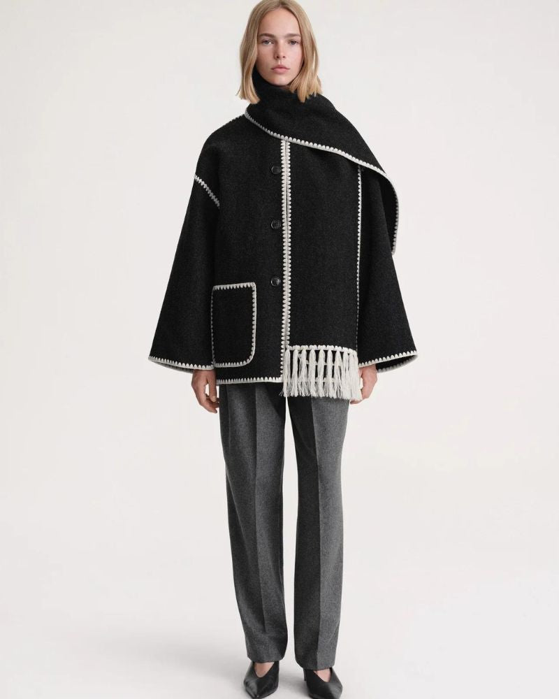 Elegante Capa de Lana para Mujeres con Cuello de Bufanda, Manga Larga, Costura a Mano y Flecos en Estilo Oversized