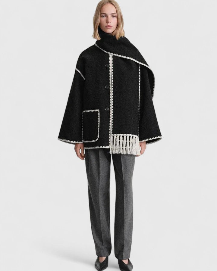 Elegante Capa de Lana para Mujeres con Cuello de Bufanda, Manga Larga, Costura a Mano y Flecos en Estilo Oversized
