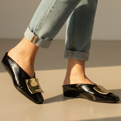 Mule Flats Elegantes de Cuero para Mujeres con Punta Cuadrada y Hebilla Dorada, Estilo Sin Talón y Fácil de Poner