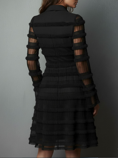 Elegante Mini Vestido Negro con Flecos para Mujeres con Cuello en V y Mangas de Campana, Estilo Ajustado y Acampanado